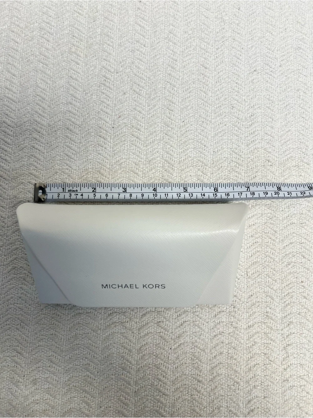 michael kors / white textured sunglasses case